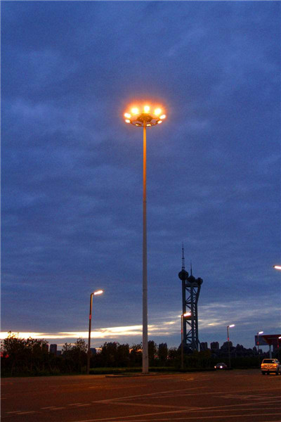 港口码头30米升降式高杆灯多少钱一套？