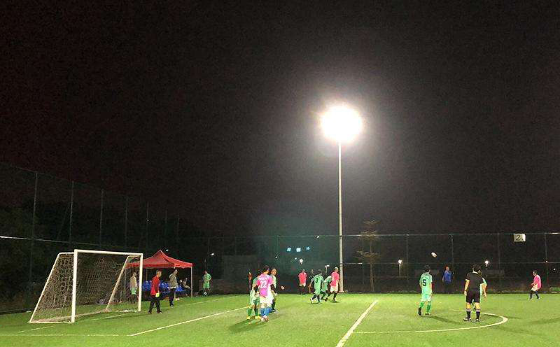 随着LED照明应用的快速发展，LED在足球场照明中的应用也引起越来越多人的关注