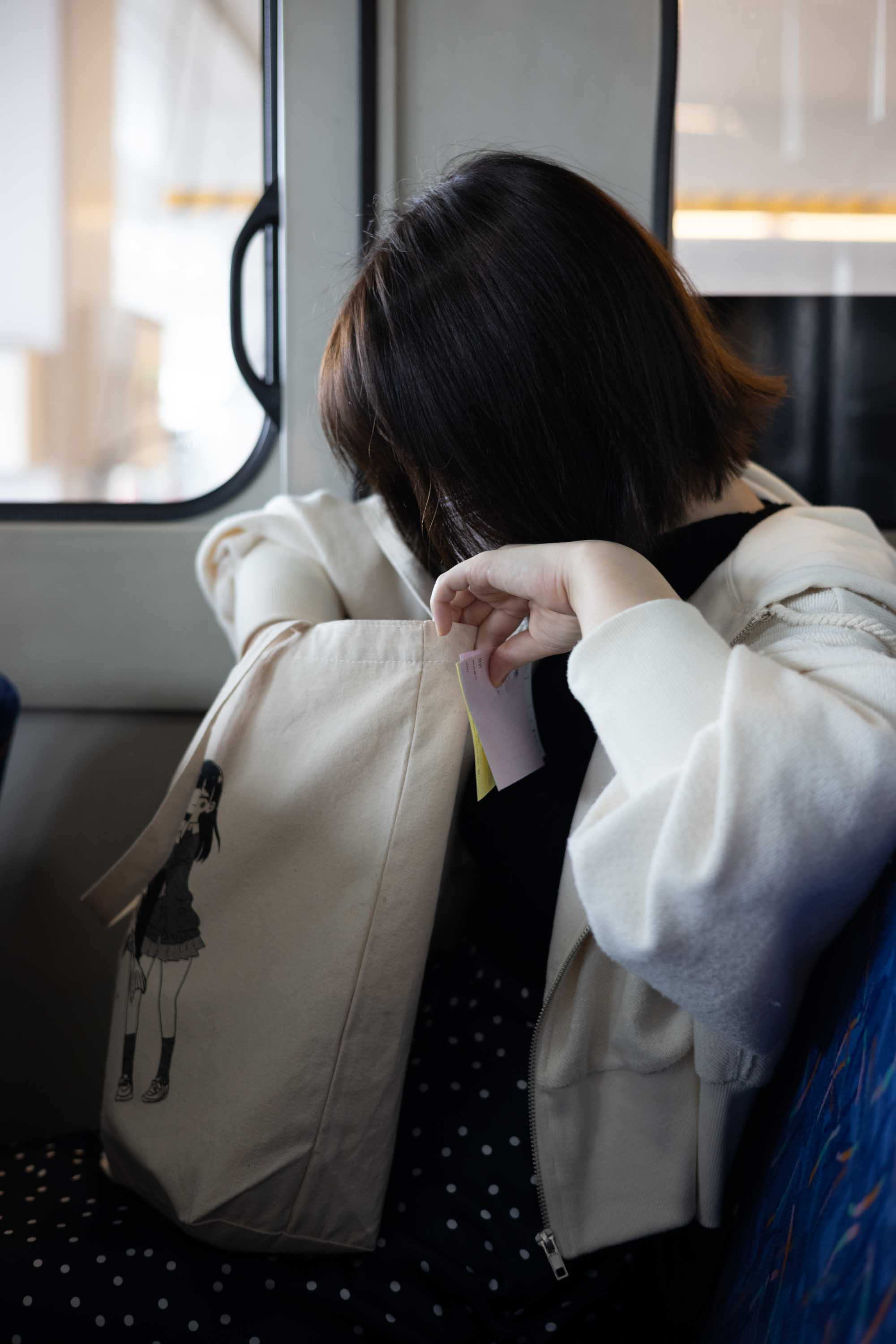 电车 温泉 沙滩-伊织萌第二本写真集《内绪话》拍摄花絮图集 高清套图 第97张